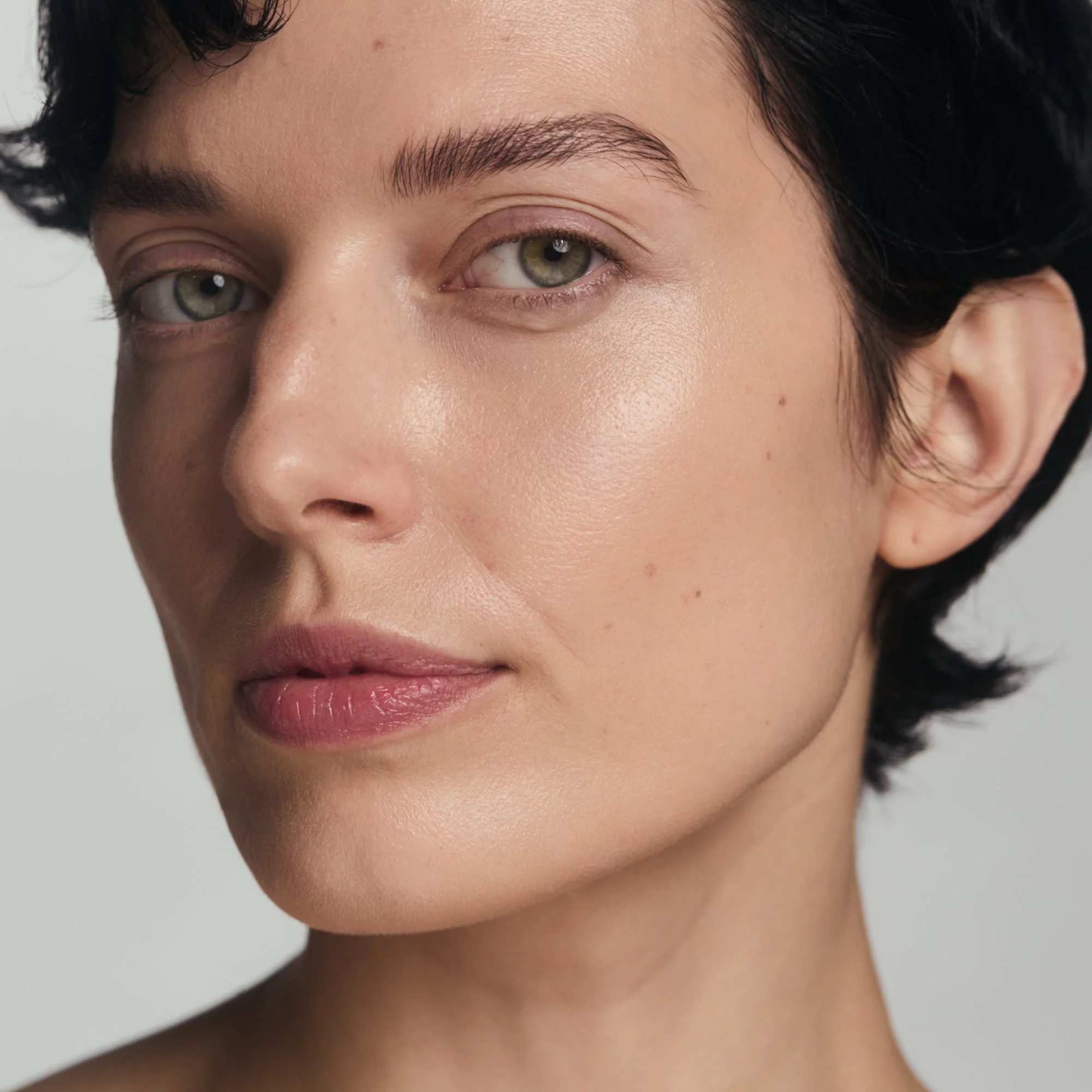 Madara CC GO - Tinted Ceramide Stick CC SPF30 - Image 6