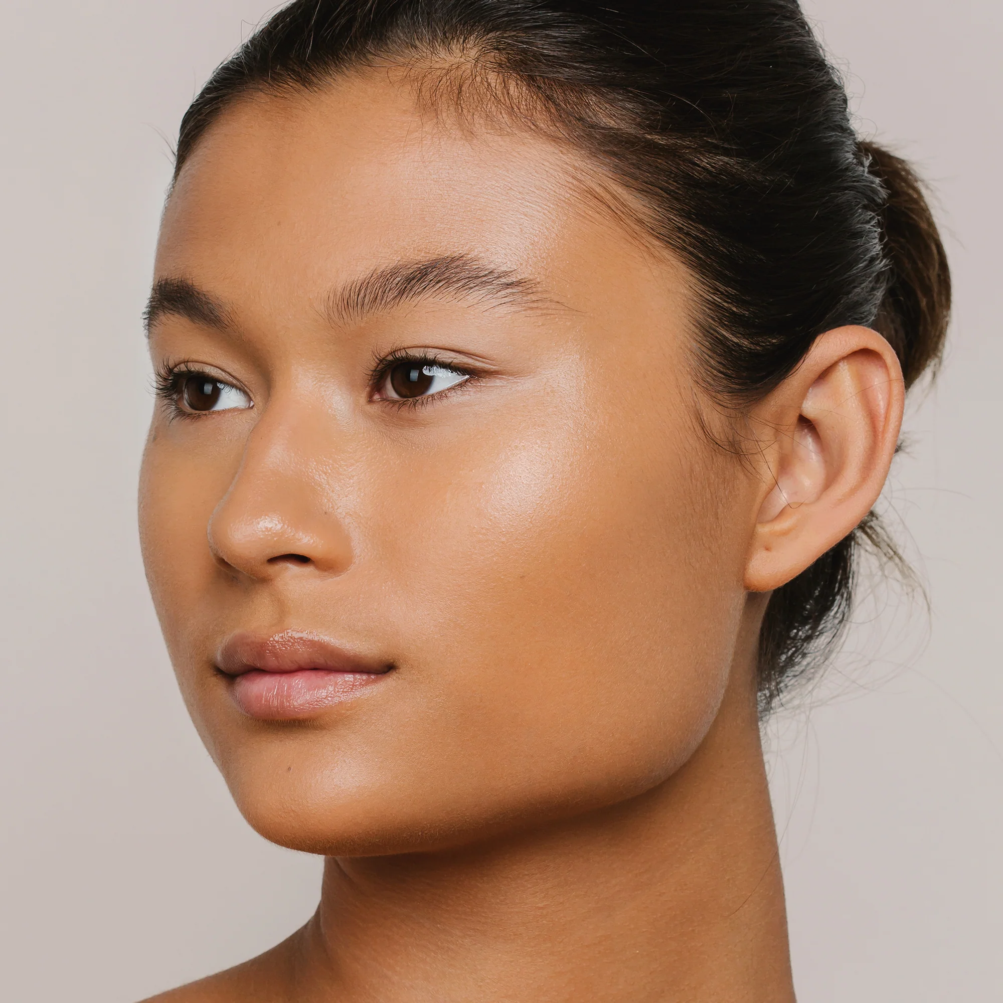 Madara Soft Glow Foundation SPF15 - Image 23