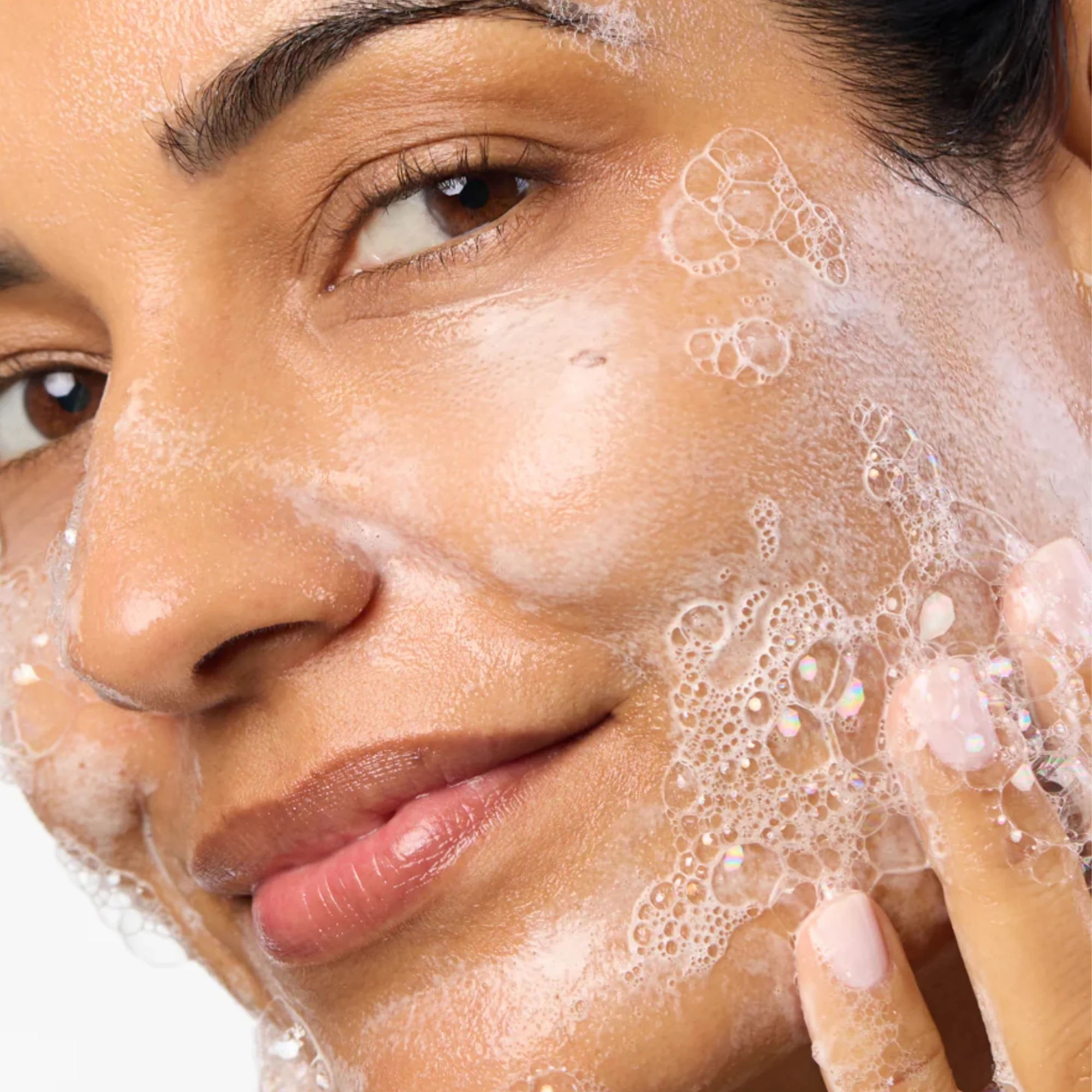Mara Aura Foaming Algae Gel Cleanser - Image 3